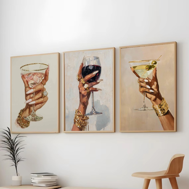 Home Decor Gold - 화려한 여인 손에 와인 칵테일 포스터,